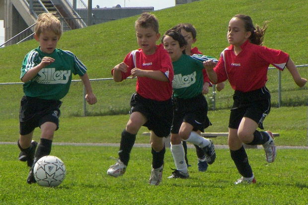 Bambini che praticano sport