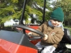 Bambino sul trattore